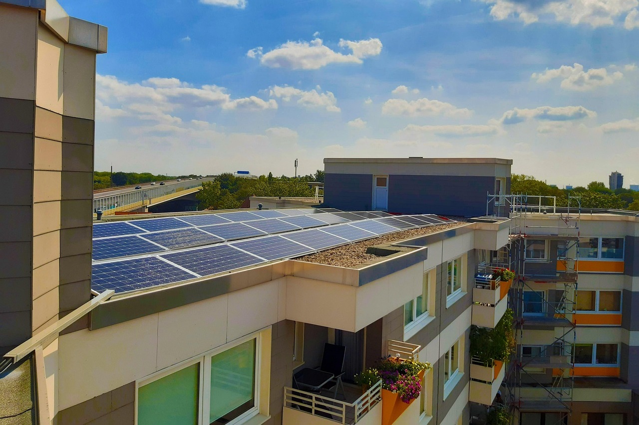 Mehrfamilienhaus mit Solaranlage